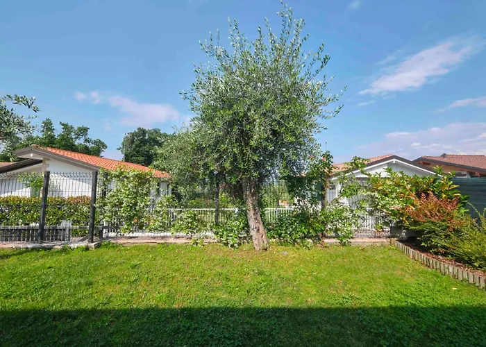 Schoenes Batik By Interhome *